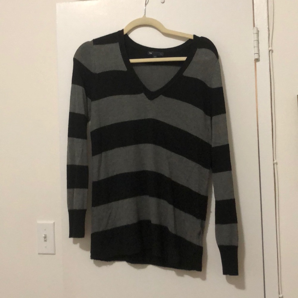 Gap v-neck striped sweater